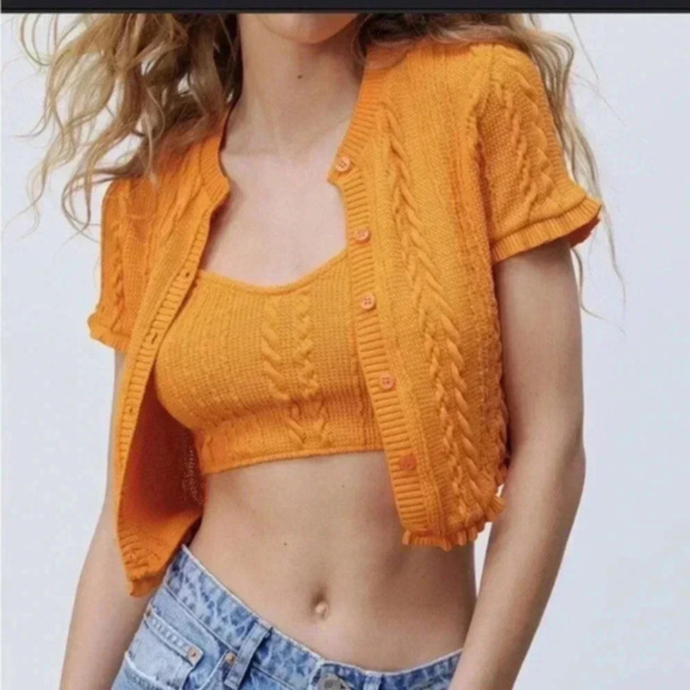 Cardi‎ top with frills